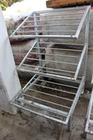 SCAFFALI ESPOSITORI PER FRUTTA/VERDURA RIPIANI INCLINATI