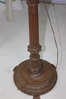 LAMPADA ANTICA DA TERRA IN LEGNO