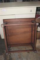 TAVOLINO BASSO IN LEGNO - QUADRATO GAMBE LAVORATE