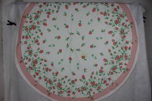 TOVAGLIA TONDA DA 6 COPERTI CON TOVAGLIOLI