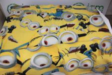 2 PLAID MINIONS IN PILE 100 X 150 CM