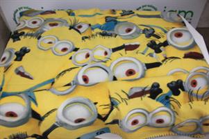 2 PLAID MINIONS IN PILE 100 X 150 CM