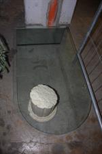 TAVOLINO BASSO DA SALOTTO IN VETRO CON CAPITELLO
