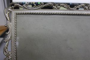 CORNICE IN METALLO ARGENTATO MIS. 27 X21 CM